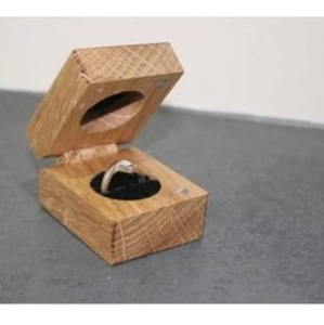 Boîte de porteur de bague de mariage en bois massif gravé sur mesure prix d'usine boîte de support de bague de fiançailles en gros - Product Image 5