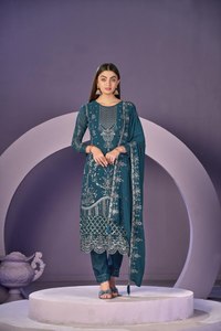 Expérience de fusion ultime entre la mode traditionnelle et contemporaine, costume Anarkali Salwar pour mariée, design élaboré, faux hiver, fête - Product Image 5