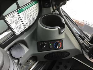 Chargeuse compacte Bobcat T770 en bon état, moteur diesel, capacité de charge nominale de 60 tonnes, moteur et boîte de vitesses de 60 kW, haute qualité, prête à être expédiée - Product Image 6