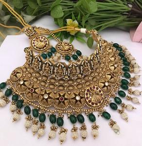 Ensemble de collier de temple Polki plaqué or de qualité supérieure élégant avec boucles d'oreilles Tikka pour collection de vêtements de mariage pour femmes - Product Image 2