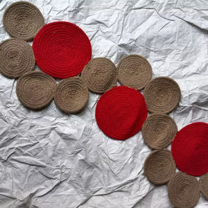 Sous-plats et chemin de table en coton tressé, style moderne, motif floral, écologiques, personnalisables - Product Image 1