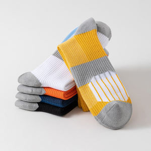 Chaussettes de sport de football pour hommes paire de chaussettes de conception tricotée avec une excellente qualité prix de gros chaussettes de sport - Product Image 3