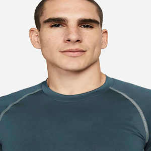 Camiseta de Manga Larga para Hombre, Ajustada, Ligera, Elástica, Transpirable, 92% Poliéster, 8% Elastano, Verde Mica - Product Image 4