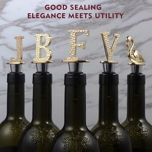 Tapón de botella de vino Prosecco con letra dorada F, accesorio reutilizable a prueba de fugas con regalo estándar para los amantes del vino - Product Image 2