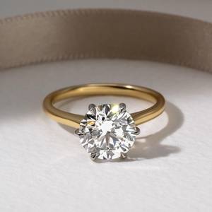 Anillo de Compromiso con Diamante Cultivado en Laboratorio de 2.00ct, Dos Tonos, Corte Catedral, con Certificación IGI y Engaste de 6 Puntas - Product Image 2