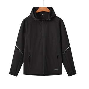 Personnaliser le style et la conception Streetwear Polyester Softshell imperméable Sports de plein air course coupe-vent veste de pluie pour hommes - Product Image 1
