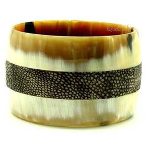 Ensemble de bracelets en corne de buffle ethnique vintage de haute qualité Bracelets en corne foncée avec motif de forme de numéro unique Style mignon - Product Image 1