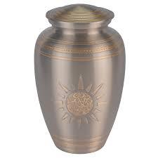 Urnas para adultos clásicas de metal de latón grabadas a mano para cenizas Suministros funerarios de metal más populares Servicios Restos al por mayor disponibles - Product Image 2