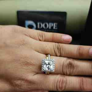 Anillo Unisex de Acero Inoxidable con Diamante Moissanite Corte Princesa de Lujo, Oro Sólido de 14KT, Diseño Único para Regalo de Cumpleaños - Product Image 6