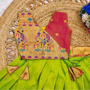 Belle Paithani avec Zari Weaving Kids Lehenga Choli Fabricant et fournisseur de Surat au taux le plus bas - Product Image 5
