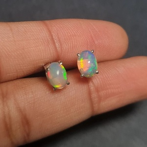 Pendientes de Ópalo Ovalados de Moda para Mujer de Rhaya Jewels, Diseño Clásico Romántico, Chapados en Rodio, Plata de Ley, Aniversario - Product Image 1