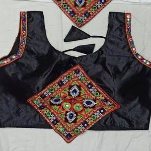 Navratri Special Readymade Blouse Élégant et confortable Prêt à porter Blouses de créateurs Style et confort combinés - Product Image 1