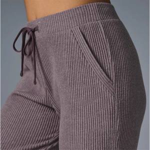 Pantalon de jogging côtelé pour femmes avec poches | Jogging extensible taille haute avec taille élastique et texture côtelée - Product Image 2