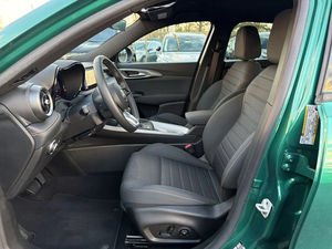 Modelo Mejor Calificado Verde 2024 Alfa-Romeo Tonale TI - Product Image 5