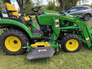 Tractor Utilitario 2025R Nuevo, Tractor Agrícola Compacto de 10HP con Cargador, Retroexcavadora, 4x4, Automático y con Bomba de Motor Avanzada - Product Image 4