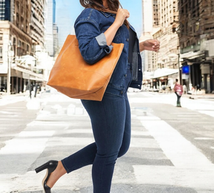 กระเป๋าโท้ทหนังสีน้ำตาลเรียบง่ายเย็บแบบวินเทจและงานฝีมือที่ทนทาน - Product Image 1