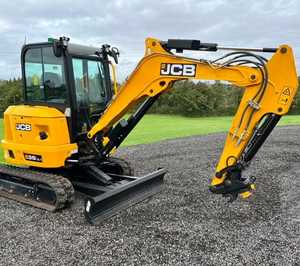 รถขุดขนาดเล็ก JCB 35Z-1 3.5 ตัน แบบ Zero Tail Swing กำลัง 18.4 กิโลวัตต์ เครื่องยนต์ดีเซล ระบบไฮดรอลิก รถขุดขนาดกะทัดรัดสำหรับงานก่อสร้าง - Product Image 1