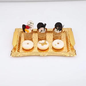 Plateau de service en métal de luxe doré avec design floral Plateau décoratif élégant pour le café Parfait pour la cuisine à domicile et les cadeaux - Product Image 4