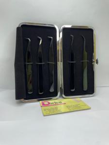 Pinzas de pestañas de plasma negras con acabado brillante Logotipo personalizado Volumen de acero inoxidable Volumen curvo Pinzas de pestañas de Punta personalizada. - Product Image 5