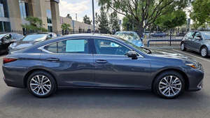 2025 ES 350 FWD สภาพดี ใช้งานน้อย - Product Image 4