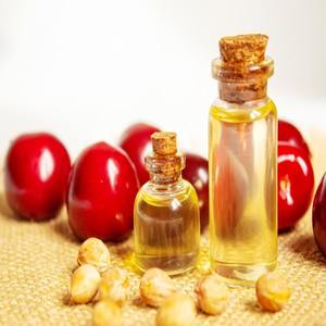 Aceite de almendra de cereza esencial natural 100% Grado farmacéutico disponible en envases a granel 25kgs y 180kgs - Product Image 1