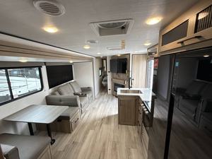 Nouvelles caravanes de voyage Keystone C-o-l-e-m-a-n 25R 2026, disponibles pour les commandes importantes - Product Image 6