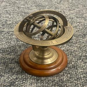 Esfera de mesa de astrolabio de globo armilar de latón Vintage antiguo con base de madera - Product Image 1