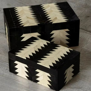 Boîte artisanale en os incrusté, design poli naturel avec thème d'amour pour la décoration de la maison, boîte de rangement pour bijoux, look élégant - Product Image 2