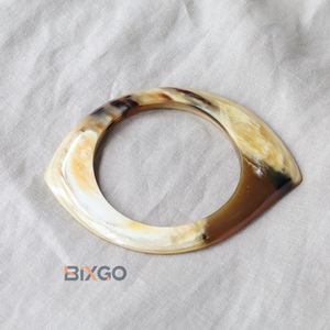 Pulsera con diseño de ojo de cuerno de búfalo hecha a mano en Vietnam, se aceptan pedidos al por mayor y personalizados - Product Image 1