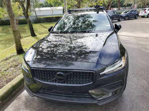 Volvo V60 Cross Country AWD T5 4 portes Break 2020, Conduite à Gauche, Sièges en Cuir, Caméra Arrière, Véhicule d'Occasion en Gros à Vendre - Product Image 3