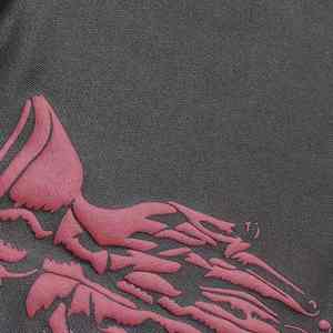 Sweat à capuche en molleton 100 % coton de qualité supérieure, imprimé en relief, coupe classique, motifs graphiques en relief audacieux et confort doux pour le streetwear hivernal - Product Image 5