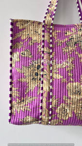 Sac fourre-tout en coton matelassé à fleurs violettes faites à la main fermeture à glissière écologique style à la mode pour le shopping ou la plage - Product Image 5