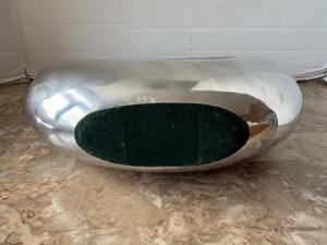 Vase rond moderne en métal argenté, design élégant pour la table de chevet, centre de table et accents contemporains pour la maison, en provenance d'Inde - Product Image 3