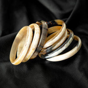 Bracelets mixtes en corne de buffle naturelle plate polie de conception bohème, bracelets d'artisanat de luxe du Vietnam en gros personnalisés acceptent - Product Image 1