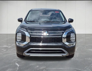 Outlander PHEV SE Berline d'occasion 2024 à vendre, transmission automatique à 1 vitesse, transmission intégrale, sièges en cuir, toit ouvrant - Product Image 1