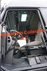 New 2024 for MAN TGX 18.470 4x2 Euro6 Tractor <b>Truck</b> Chassis Semi-Trailer Unit Heavy-Duty Diesel Engine Sleeper <b>Bed</b> LHD - Product Image 6
