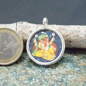 จี้พระพิฆเนศสีเงิน925ออกแบบมือวาดดอกไม้บนกระจกสไตล์ทางศาสนาสำหรับงานแต่งงานหรืองานหมั้น - Product Image 1