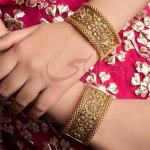 Bracelets de style lourd couleur or, gravés avec des motifs floraux, détails naturels et créatifs - Product Image 6