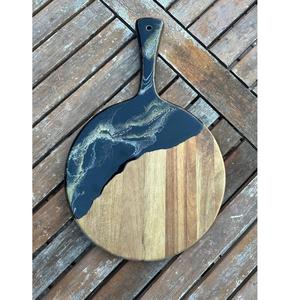 เขียงไม้เรซิ่นคุณภาพสูง ทำจากไม้กระถินเทศและไม้มะม่วง ให้ลายไม้สวยงาม ทนทานด้วยเรซิ่น - Product Image 1