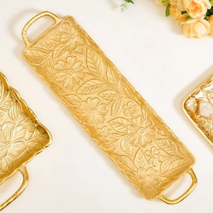 Bandeja de Servicio Personalizable de Aluminio con Diseño Floral en Relieve Dorado, con Asas, para Decoración del Hogar, Bodas y Platos de Aperitivos - Product Image 1
