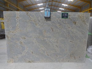 Dalles de granit doré du Cachemire au design moderne de style contemporain Tuile de pierre naturelle polie - Product Image 4