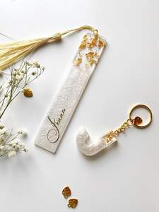 Marque-page décoratif Art Déco rond à franges en résine avec feuille d'or séchée gaufrée à la main - Product Image 6