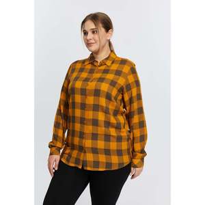 Chemise à carreaux grande taille couleur moutarde - Product Image 3