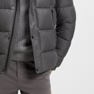 เสื้อแจ็คเก็ตพัฟเฟอร์ผู้ชาย ดีไซน์ทันสมัย สไตล์สตรีท ผลิตจากผ้าโพลีเอสเตอร์คุณภาพสูง ทนทาน ให้ความอบอุ่นและสวมใส่สบาย - Product Image 4