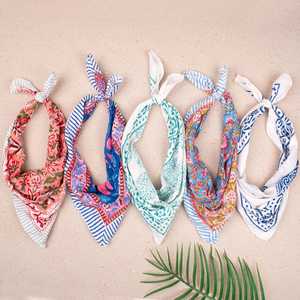 Ensemble de 5 bandanas en coton imprimé floral artisanal, doux, bio, style bohème - Product Image 1