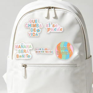 เข็มกลัดเคลือบสีพาสเทลพร้อมข้อความภาษาสเปนสร้างแรงบันดาลใจ "Buena Energía Sin Suma Que No Reste" และ "Que Chimba De Vida" - Product Image 1