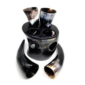 Vente chaude Viking Style Médiéval Shotglass Set Véritable Corne De Bœuf Et Stand Export Qualité Artisanat Premium Corne À Boire - Product Image 1