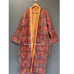 Robe longue matelassée unisexe vintage florale Kantha faite à la main, respirante, avec rembourrage en coton, pour l'hiver et la plage - Product Image 1