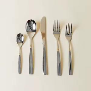 Ensemble de couverts en acier inoxydable au design unique et mignon, forme géométrique, ensemble de couverts pour la décoration de la table à manger - Product Image 4