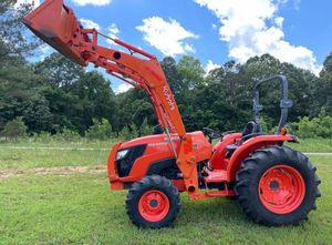 รถแทรกเตอร์ KUBOTA M62 รุ่นใหม่ พร้อมที่ตักด้านหน้าและรถขุดด้านหลังสำหรับขาย - Product Image 4
